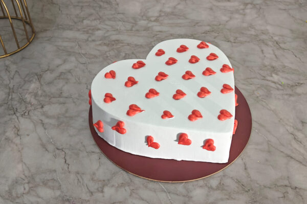 RED VELVET HEART WHITE   EGG LESS SAME DAY IN CHENNAI BY CEKIIZ